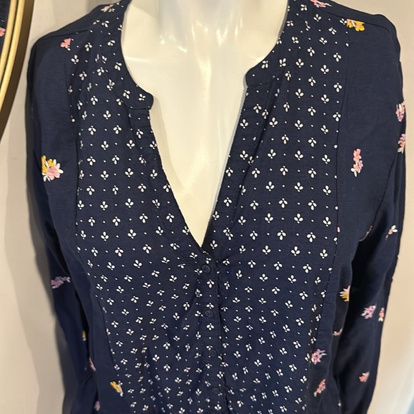 Women’s flower Top - Picture 2 of 5